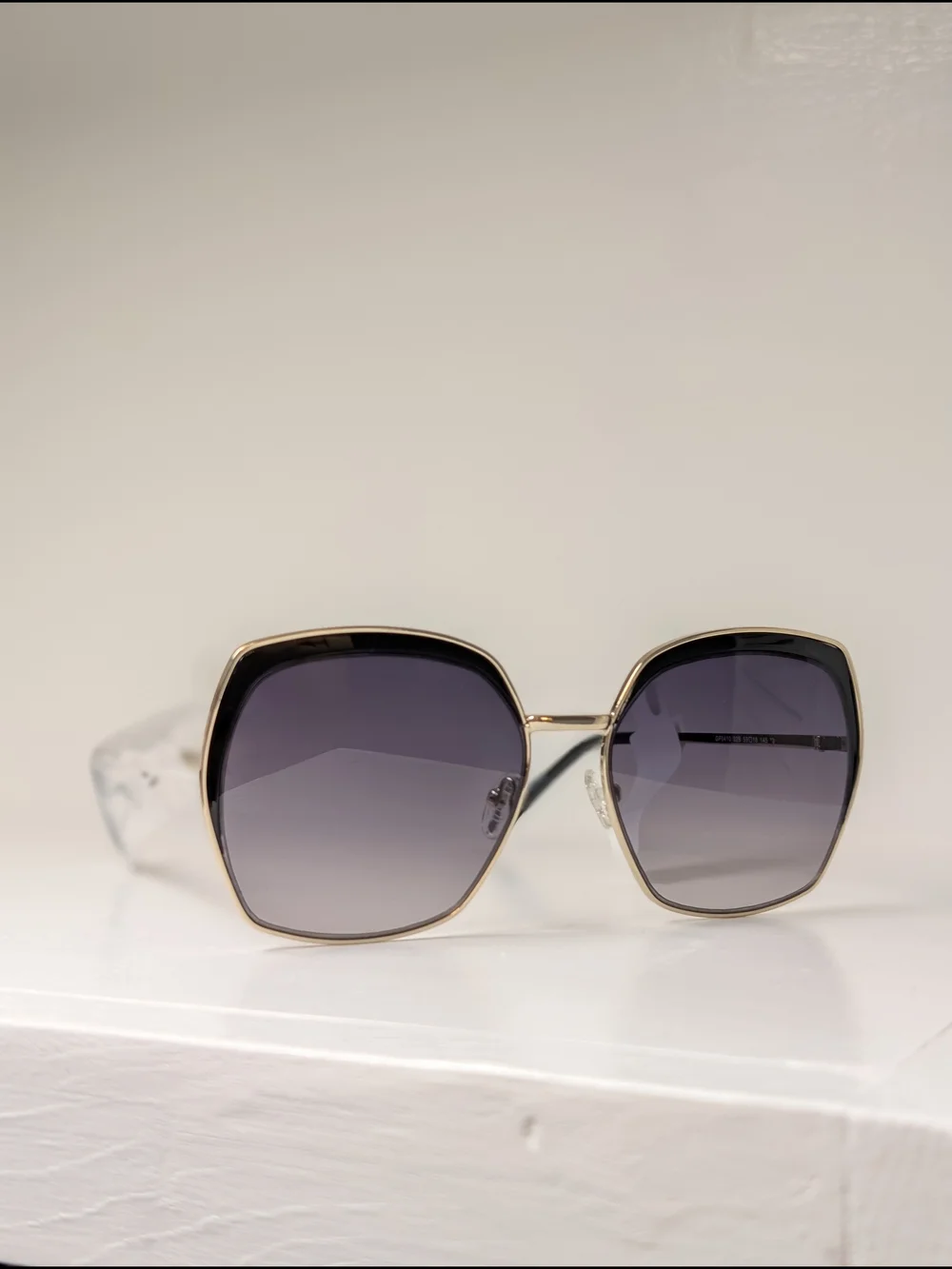 GUESS Gold & Black Oversized Square Sunglasses NWT